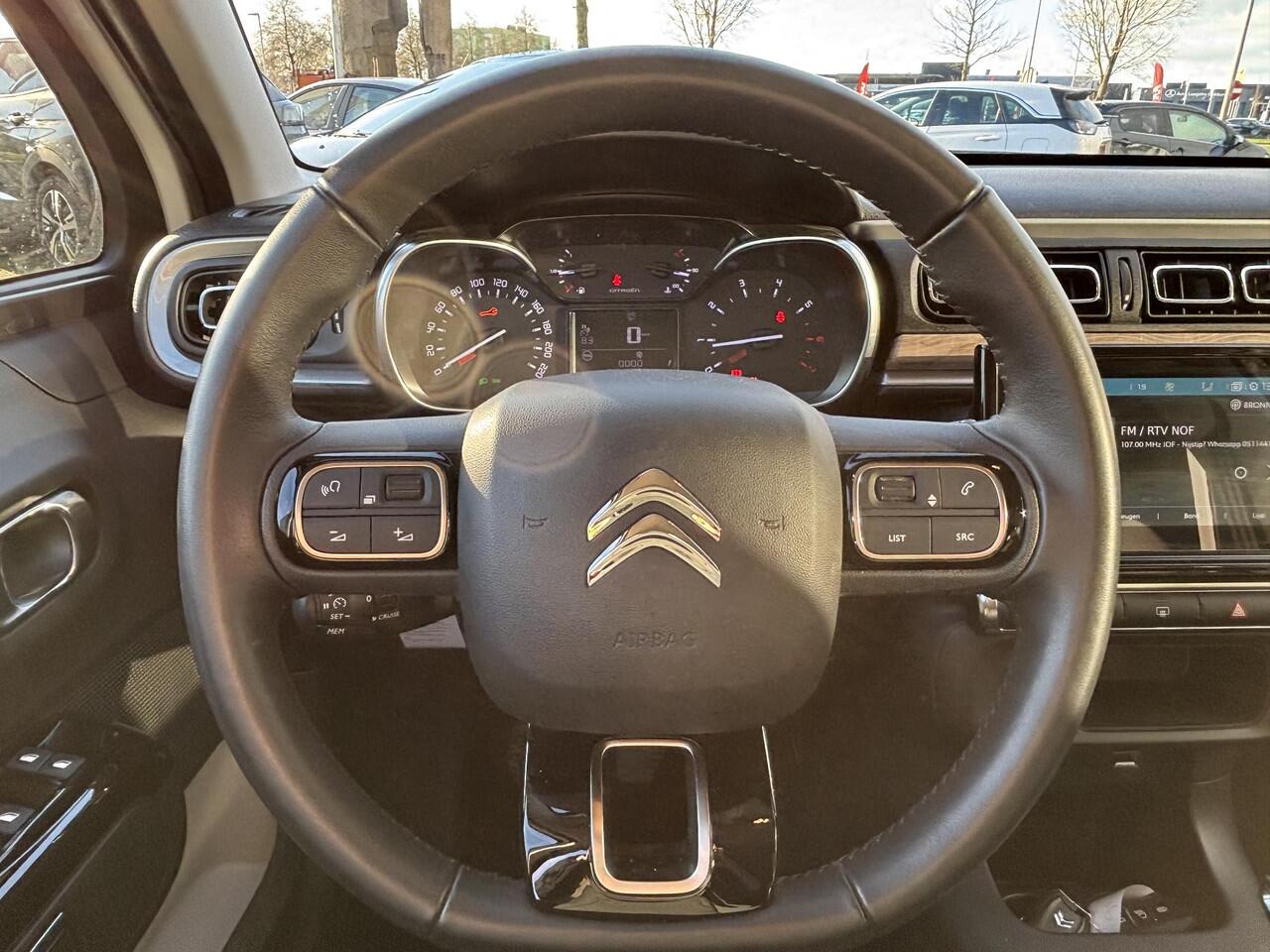 Citroen C3 1.2 PureTech Shine Apple carplay/Android auto | Trekhaak | Climate control | Cruise control | Lichtmetalen velgen 17'' | Achteruitrijcamera |