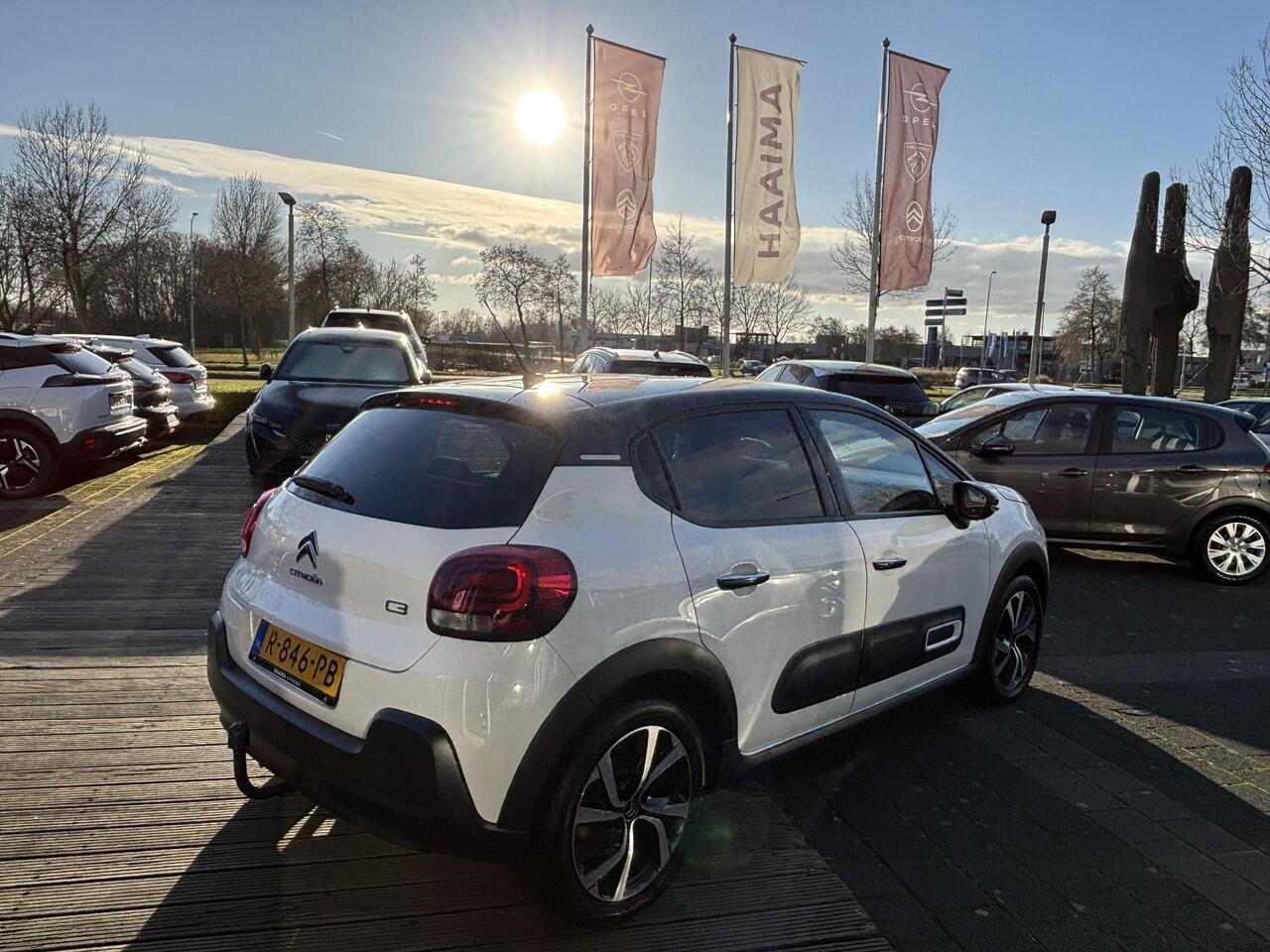 Citroen C3 1.2 PureTech Shine Apple carplay/Android auto | Trekhaak | Climate control | Cruise control | Lichtmetalen velgen 17'' | Achteruitrijcamera |
