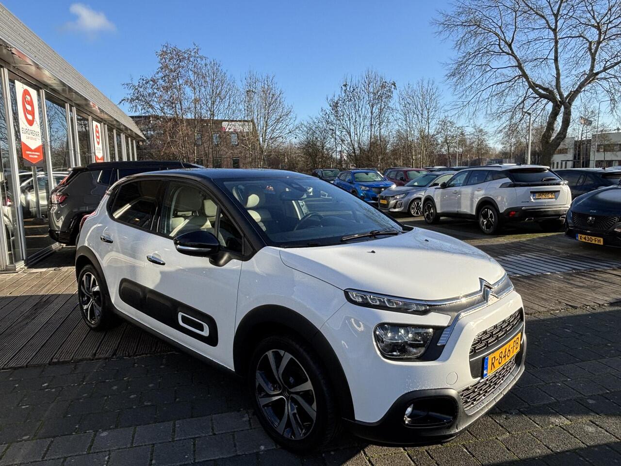 Citroen C3 1.2 PureTech Shine Apple carplay/Android auto | Trekhaak | Climate control | Cruise control | Lichtmetalen velgen 17'' | Achteruitrijcamera |