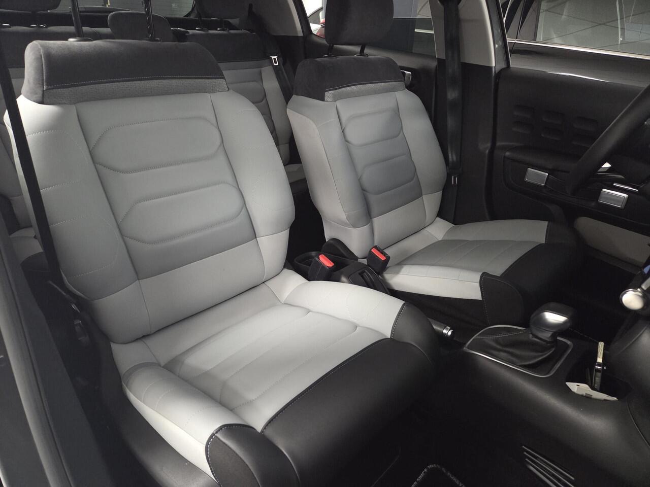 Citroen C3 1.2 PureTech ELLE | ALL-IN RIJKLAAR | Luxe uitvoering | Automaat | Origin. leerpakket | Navi | Camera | Duo-Tone | 17"Velgen