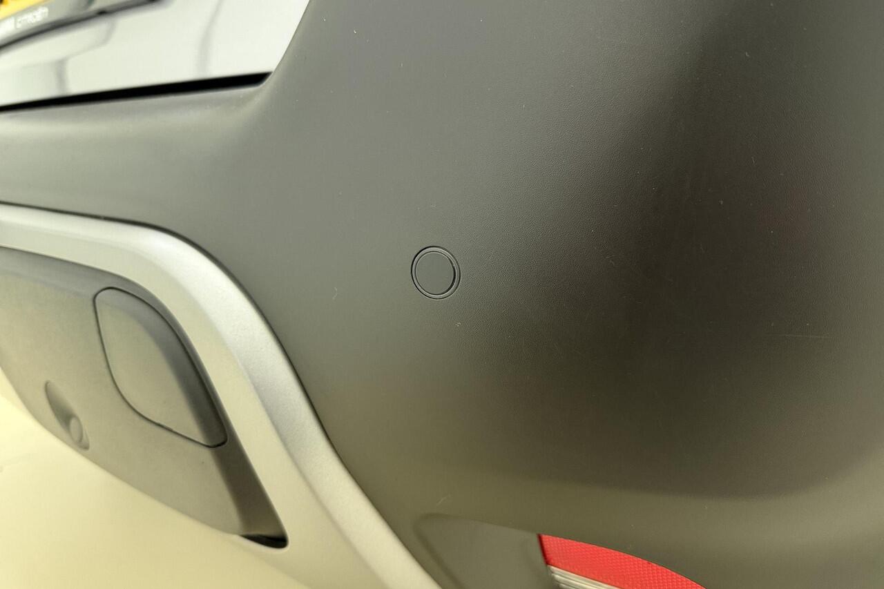 Citroen C3 Aircross 1.2 PureTech Shine 110PK | Handgeschakeld | Panoramadak | Camera | Climate & Cruise Control | Navigatie | LMV | Mirror Screen | Start/stop