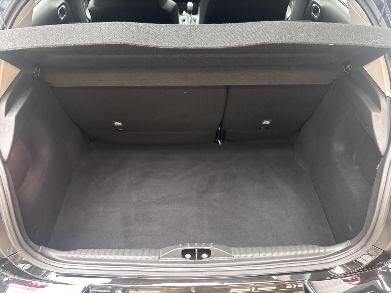 Citroen C3 Max 1.2 Turbo 110pk EAT6 | KEYLESS ENTRY | CAMERA | NAVI | LM-VELGEN | DAB+ | CLIMA | ALL-SEASONBANDEN |