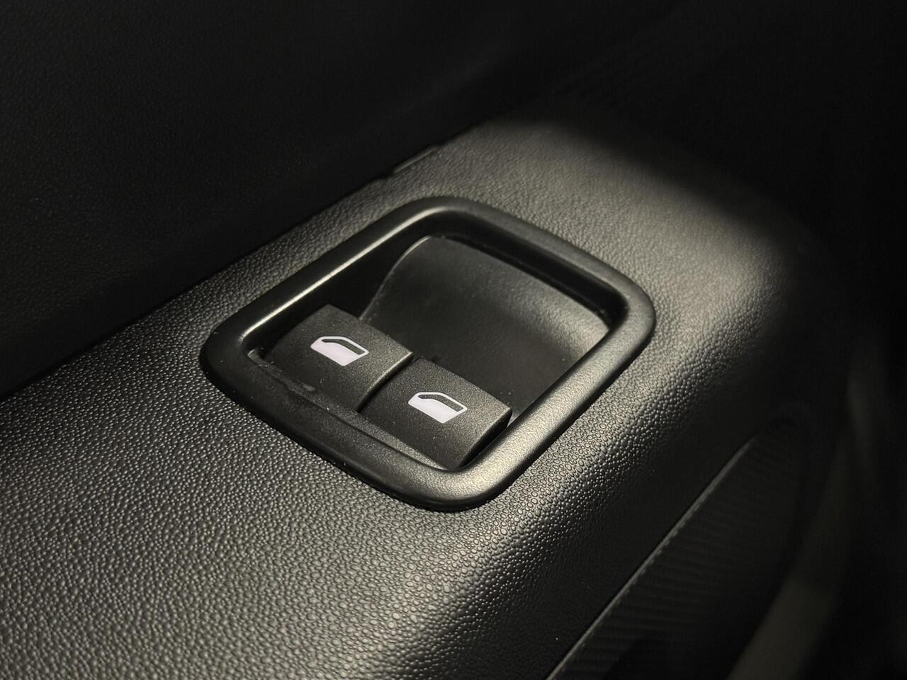 Citroen C3 1.2 PureTech Plus | Navi | Cruise | Clima | Carplay | DAB ontvanger | Parkeersensor achter | ( Vesteging - Nieuwegein )