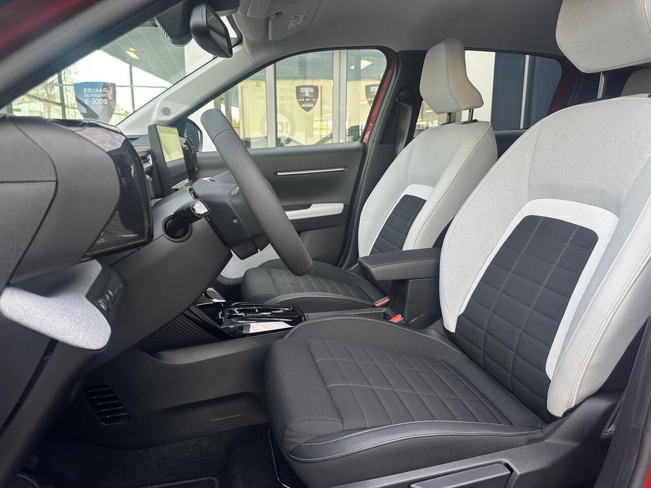 Citroen C3 Ë-C3 Max 113pk 44 kWh | Comfort Stoelen | Apple Carplay/Android Auto | Parkeercamera/-sensoren | Full LED | DAB | Cruise Control | Climate Control | Draadloze telefoonlader |