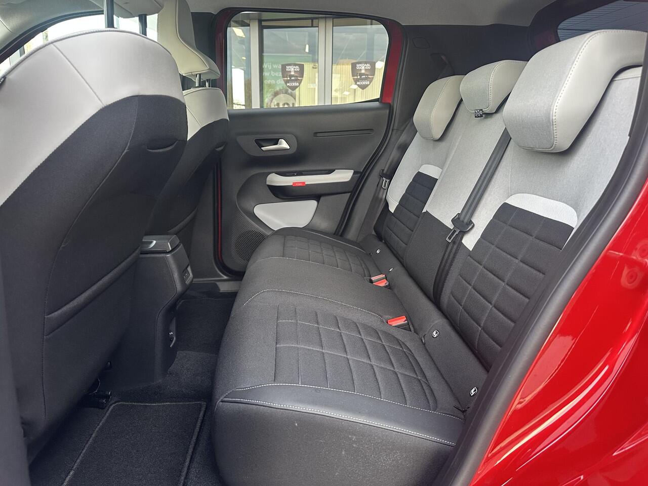Citroen C3 Ë-C3 Max 113pk 44 kWh | Comfort Stoelen | Apple Carplay/Android Auto | Parkeercamera/-sensoren | Full LED | DAB | Cruise Control | Climate Control | Draadloze telefoonlader |
