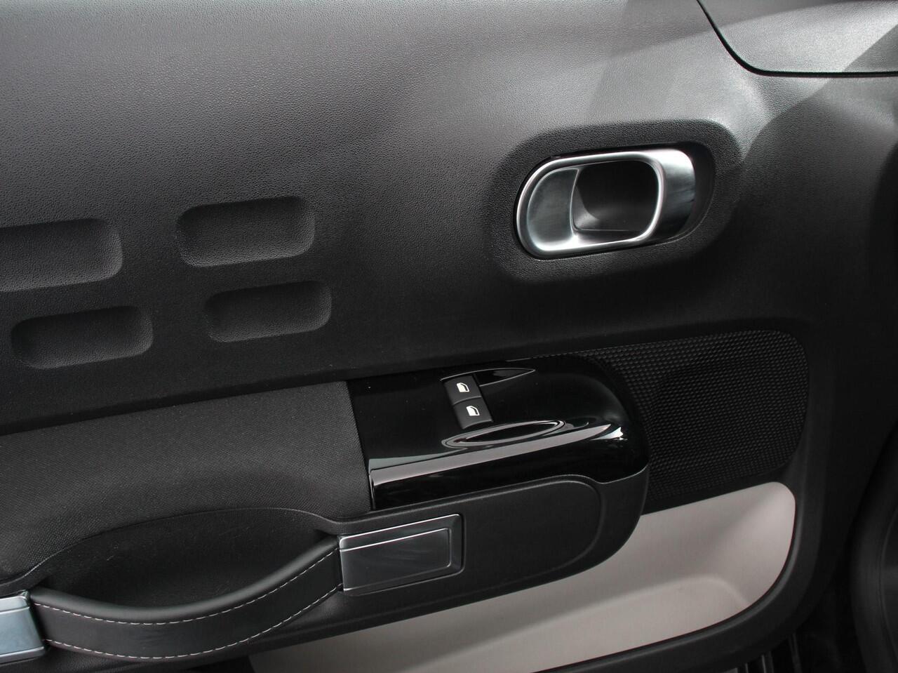 Citroen C3 1.2 PureTech Max Automaat Airco Navigatie d.m.v.Apple carplay / Android Auto Parksensoren Lichtmetalen Velgen