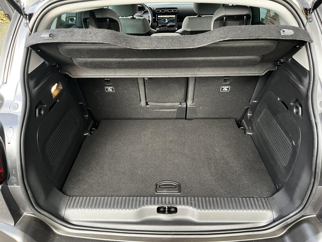 Citroen C3 Aircross Shine Pack 1.2 Turbo 110pk | LEDER | STOELVERW. | KEYLESS ENTRY | HEAD-UP DISPLAY | 17" LM-VELGEN | NAVI | CAMERA | ALL-SEASONBANDEN