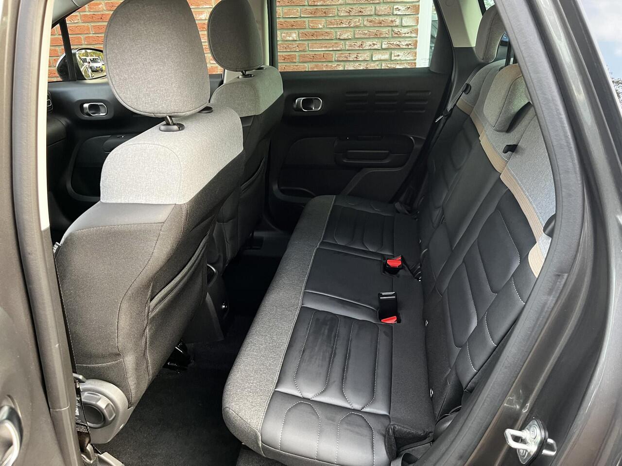 Citroen C3 Aircross Shine Pack 1.2 Turbo 110pk | LEDER | STOELVERW. | KEYLESS ENTRY | HEAD-UP DISPLAY | 17" LM-VELGEN | NAVI | CAMERA | ALL-SEASONBANDEN | MAX