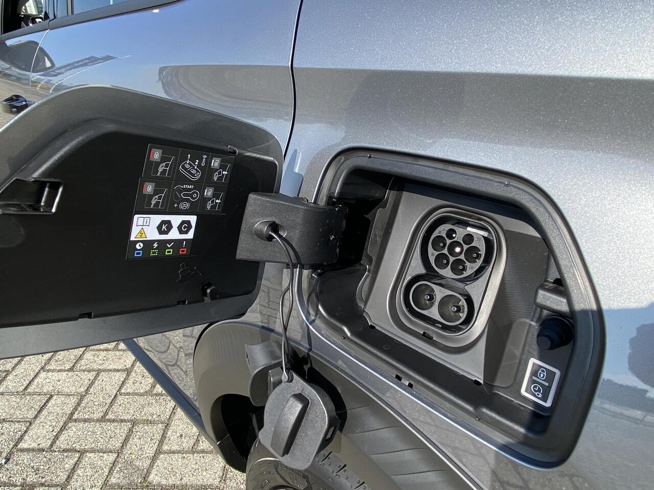 Citroen C3 ë-C3 Max 113pk 44 kWh | Navigatie | Apple Carplay/Android Auto | Climate en Cruise Control | Comfort stoelen en vering | Head-up display