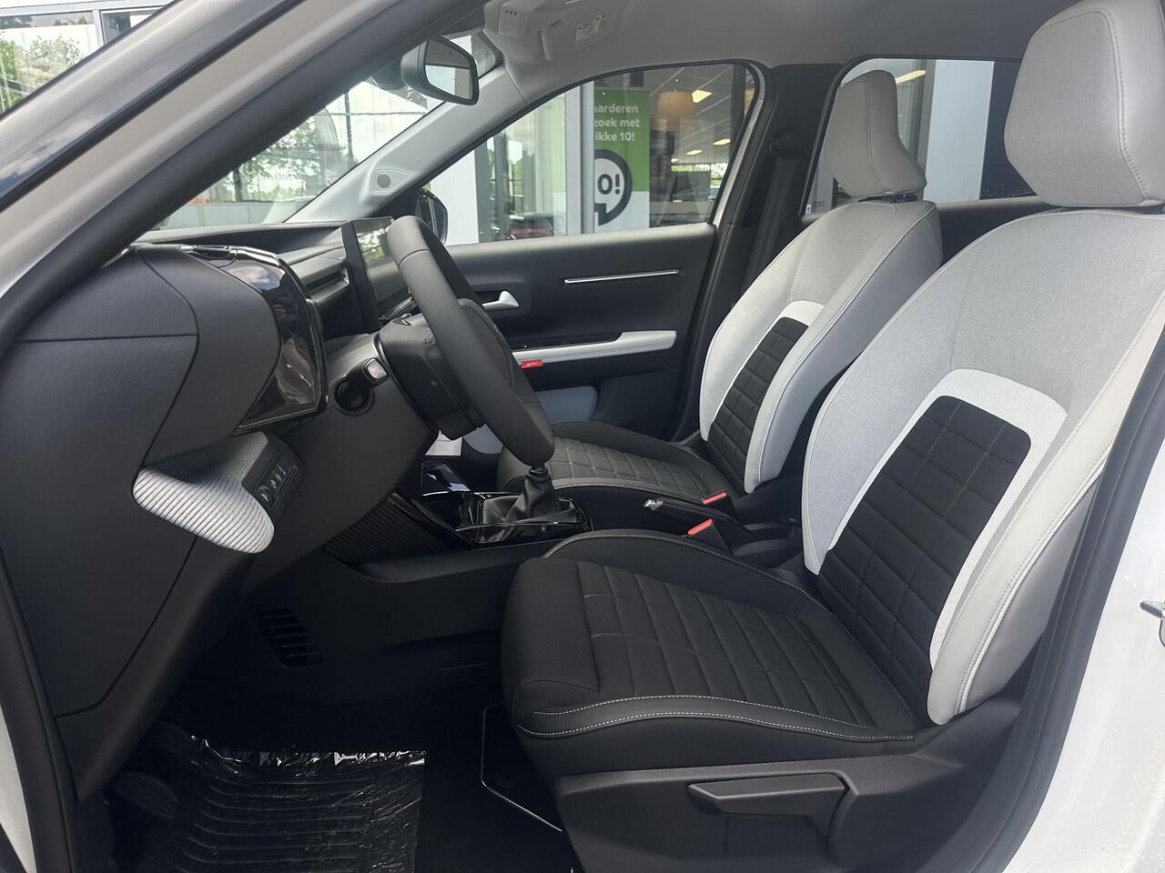 Citroen C3 1.2 Turbo 100pk Max | Comfort Stoelen | Apple Carplay/Android Auto | Parkeercamera/-sensoren | Full LED | DAB | Cruise Control | Climate Control | Draadloze telefoonlader |