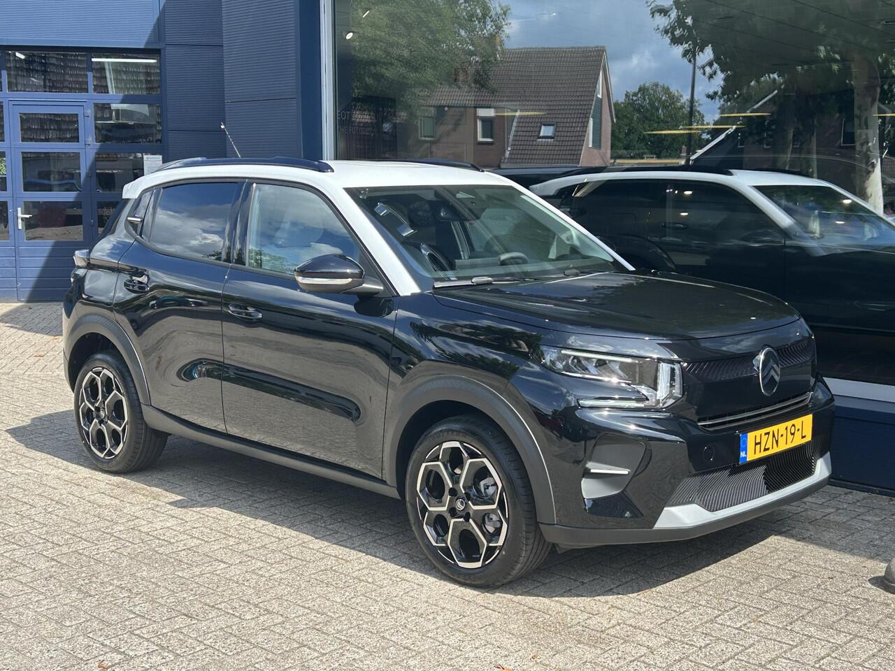 Citroen C3 1.2 Turbo 100pk Max | ¤ 2.000 VOORRAAD VOORDEEL | Nieuwe Auto | Navigatie | Parkeer Camera + Sensoren achterzijde | Lichtmetalen Velgen| Hoge zitpositie | LED Verlichting | Contrastkleur Dak | Climate control | Cruise control | DAB+ Radio |