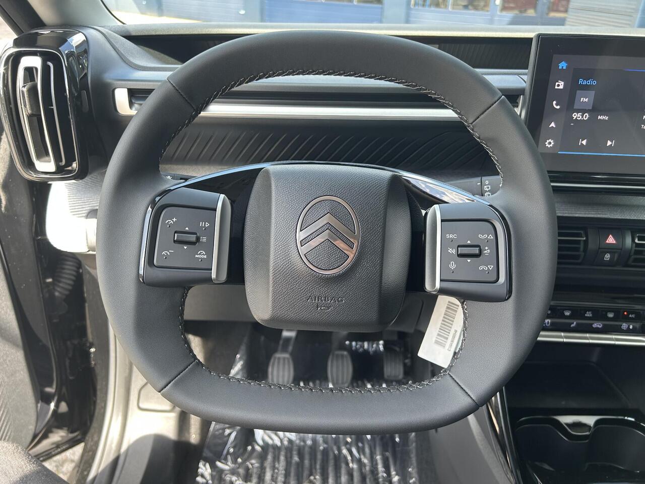 Citroen C3 1.2 Turbo 100pk Max | ¤ 2.000 VOORRAAD VOORDEEL | Nieuwe Auto | Navigatie | Parkeer Camera + Sensoren achterzijde | Lichtmetalen Velgen| Hoge zitpositie | LED Verlichting | Contrastkleur Dak | Climate control | Cruise control | DAB+ Radio |