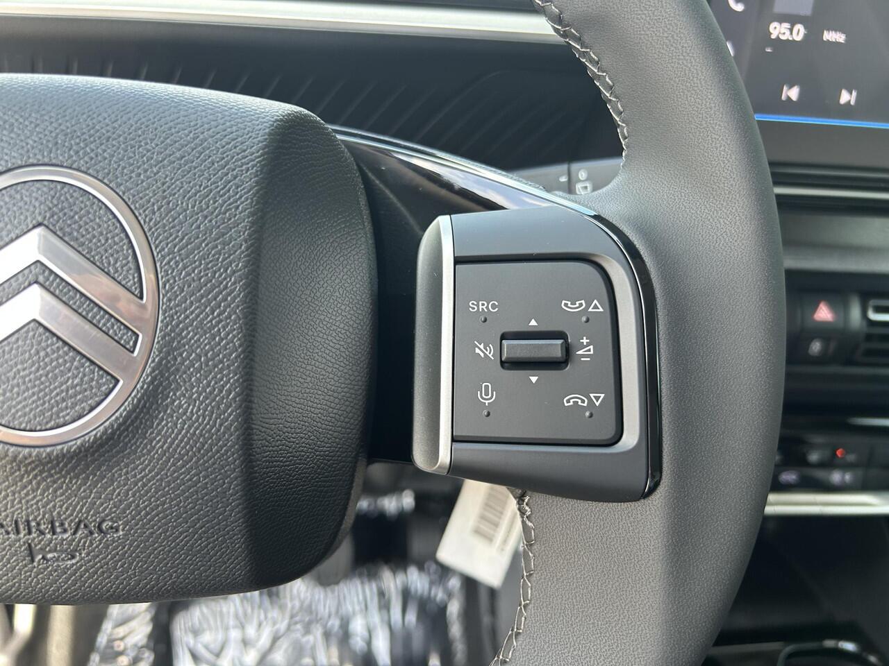 Citroen C3 1.2 Turbo 100pk Max | ¤ 2.000 VOORRAAD VOORDEEL | Nieuwe Auto | Navigatie | Parkeer Camera + Sensoren achterzijde | Lichtmetalen Velgen| Hoge zitpositie | LED Verlichting | Contrastkleur Dak | Climate control | Cruise control | DAB+ Radio |