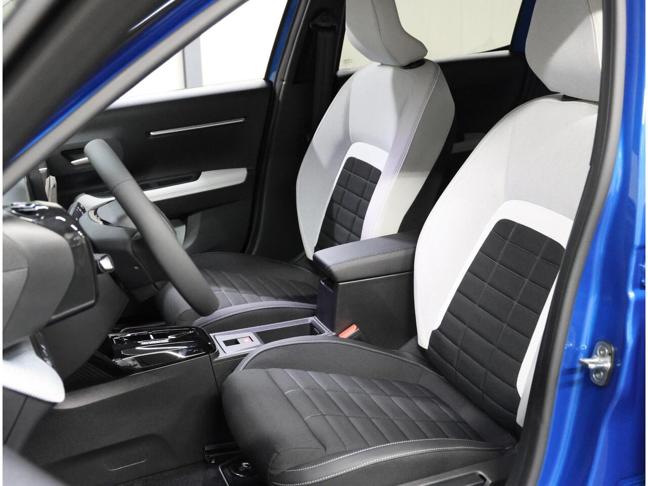 Citroen C3 Ë-C3 Max 113PK 44 kWh | Navigatie | ClimateControl | AppleCarplay/AndroidAuto | Camera | CruiseControl | Comfortstoelen |