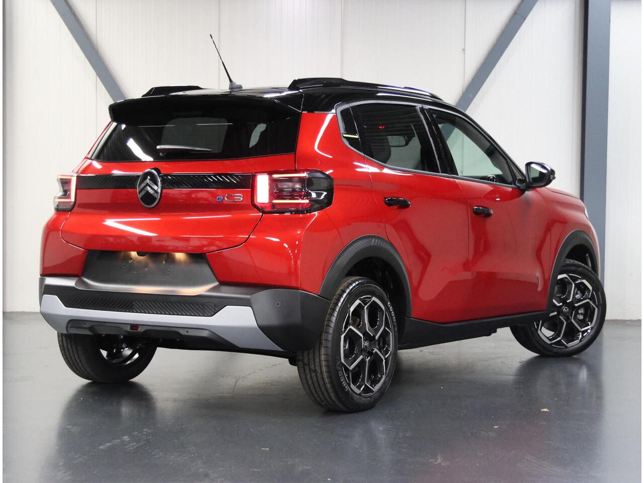 Citroen C3 Ë-C3 Max 113pk 44 kWh | Incl. ¤2.500,- Korting! | Camera | ClimateControl | Navigatie | CruiseControl | AppleCarPlay/AndroidAuto | Comfortstoelen |