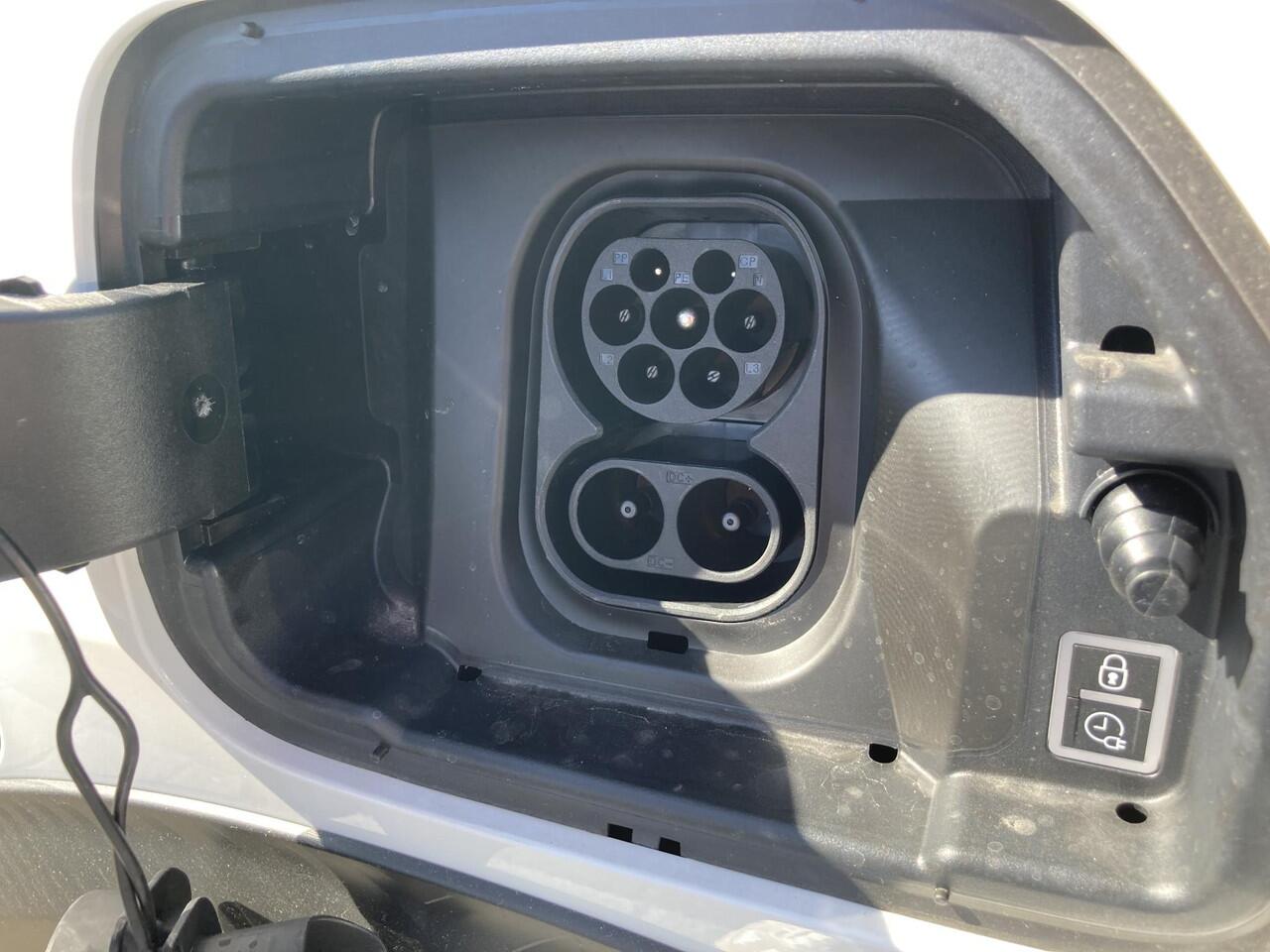 Citroen C3 Ë-C3 You 113pk 44 kWh | NIEUW | Parkeersensoren | Bluetooth | Cruise control | Hoge instap | LED Verlichting | Snel rijden