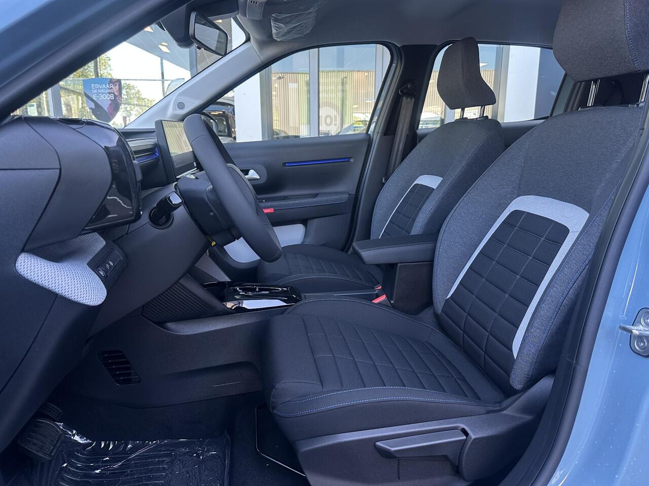 Citroen C3 1.2 Hybrid 110pk Business | Navigatie | Comfort Seats | Airco | DAB | Apple Carlpay/Android Auto | Parkeersensoren | Cruise Control | Draadloze telefoonlader | Full LED | Armsteun |