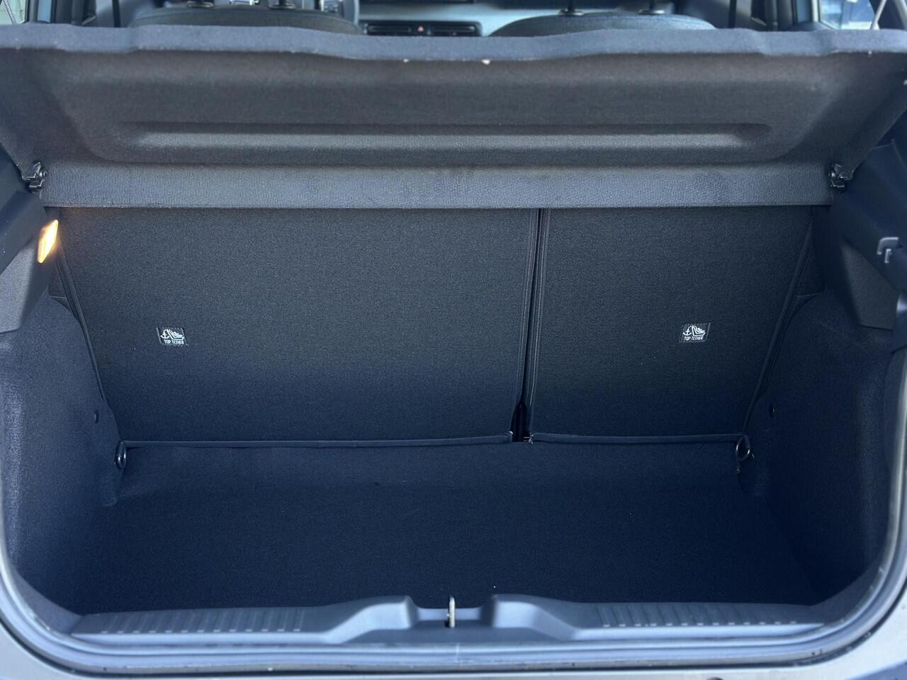 Citroen C3 1.2 Hybrid 110pk Business | Navigatie | Comfort Seats | Airco | DAB | Apple Carlpay/Android Auto | Parkeersensoren | Cruise Control | Draadloze telefoonlader | Full LED | Armsteun |