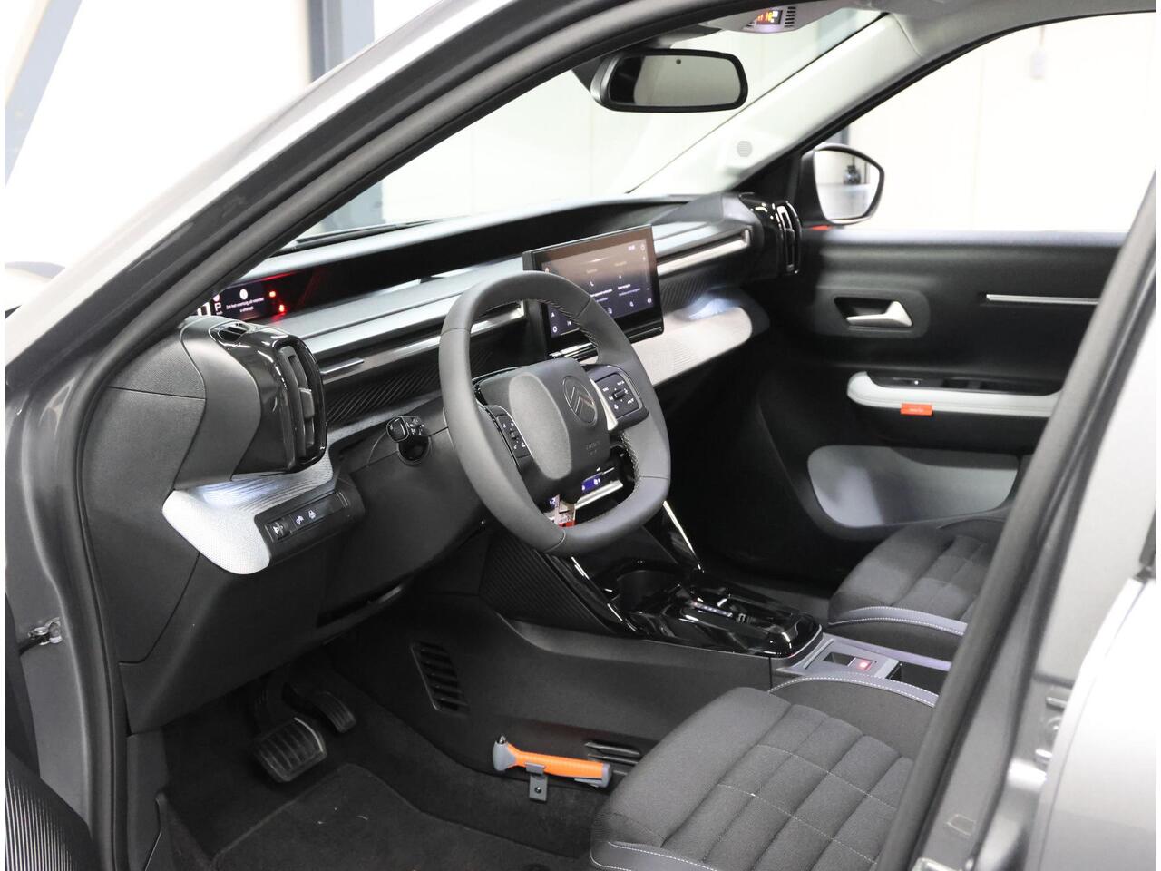 Citroen C3 Aircross 1.2 Hybrid 136PK Max | 1ste eigenaar | AppleCarPlay/AndroidAuto | Climate Control | Camera | Cruise Control | LED Verlichting | Regensensor | Two-tone | Isofix | Privacy Glass | Parkeersenoren |