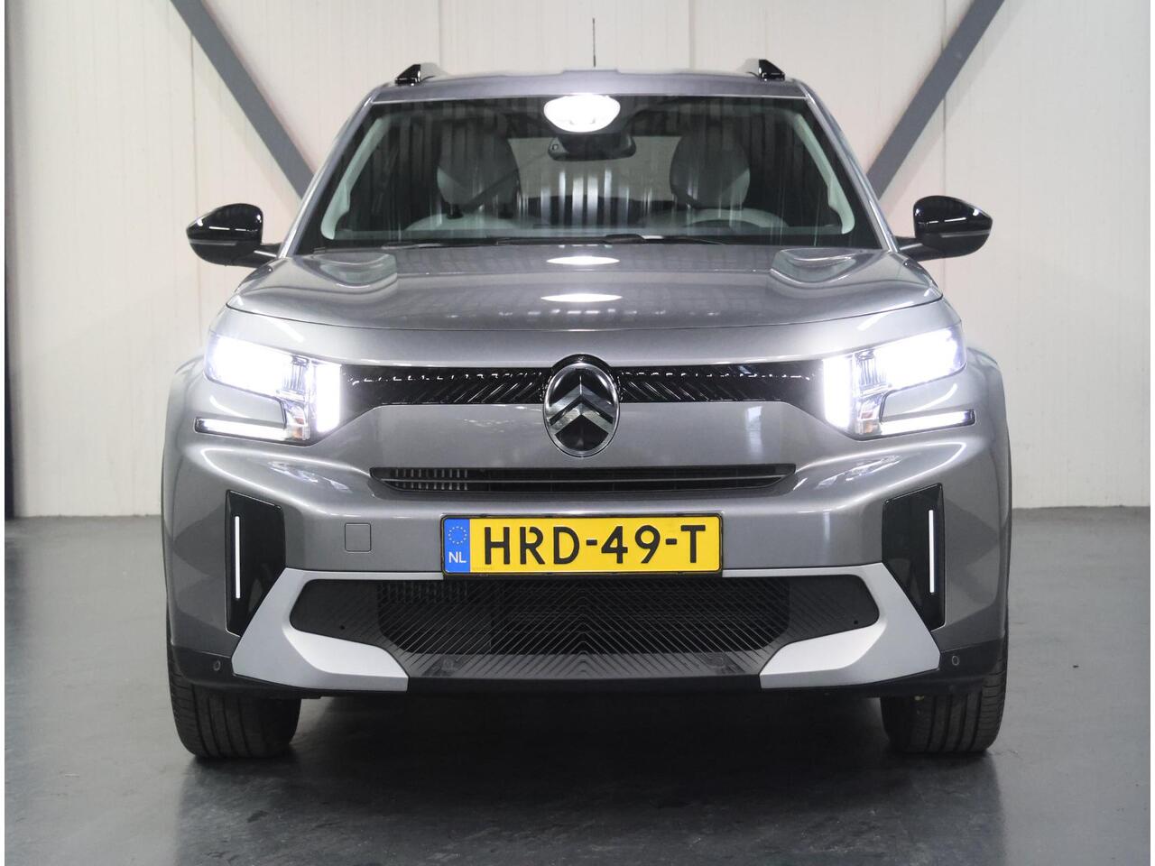 Citroen C3 Aircross 1.2 Hybrid 136PK Max | 1ste eigenaar | AppleCarPlay/AndroidAuto | Climate Control | Camera | Cruise Control | LED Verlichting | Regensensor | Two-tone | Isofix | Privacy Glass | Parkeersenoren |