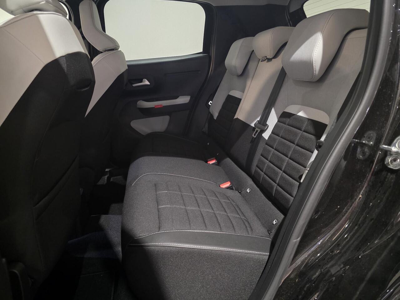 Citroen C3 Max 1.2 Turbo 100pk | 8 JAAR GARANTIE! | TWO-TONE | NAVI | CAMERA | PARKEERHULP | APPLE CARPLAY/ANDROID AUTO | CLIMA | CRUISE CONTROL | DAB+