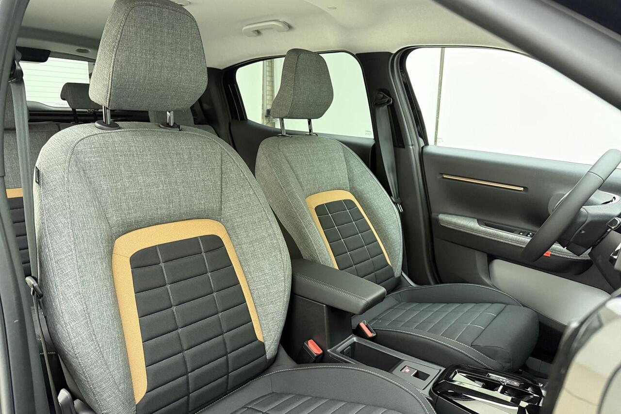 Citroen C3 Aircross 1.2 Hybrid 145pk Plus Automaat | Two Tone Polar White | Voorbereiding voor het reservewiel | Cruise Control | Mirror Screen | Camera | Parkeersensor | Nieuw uit voorraad