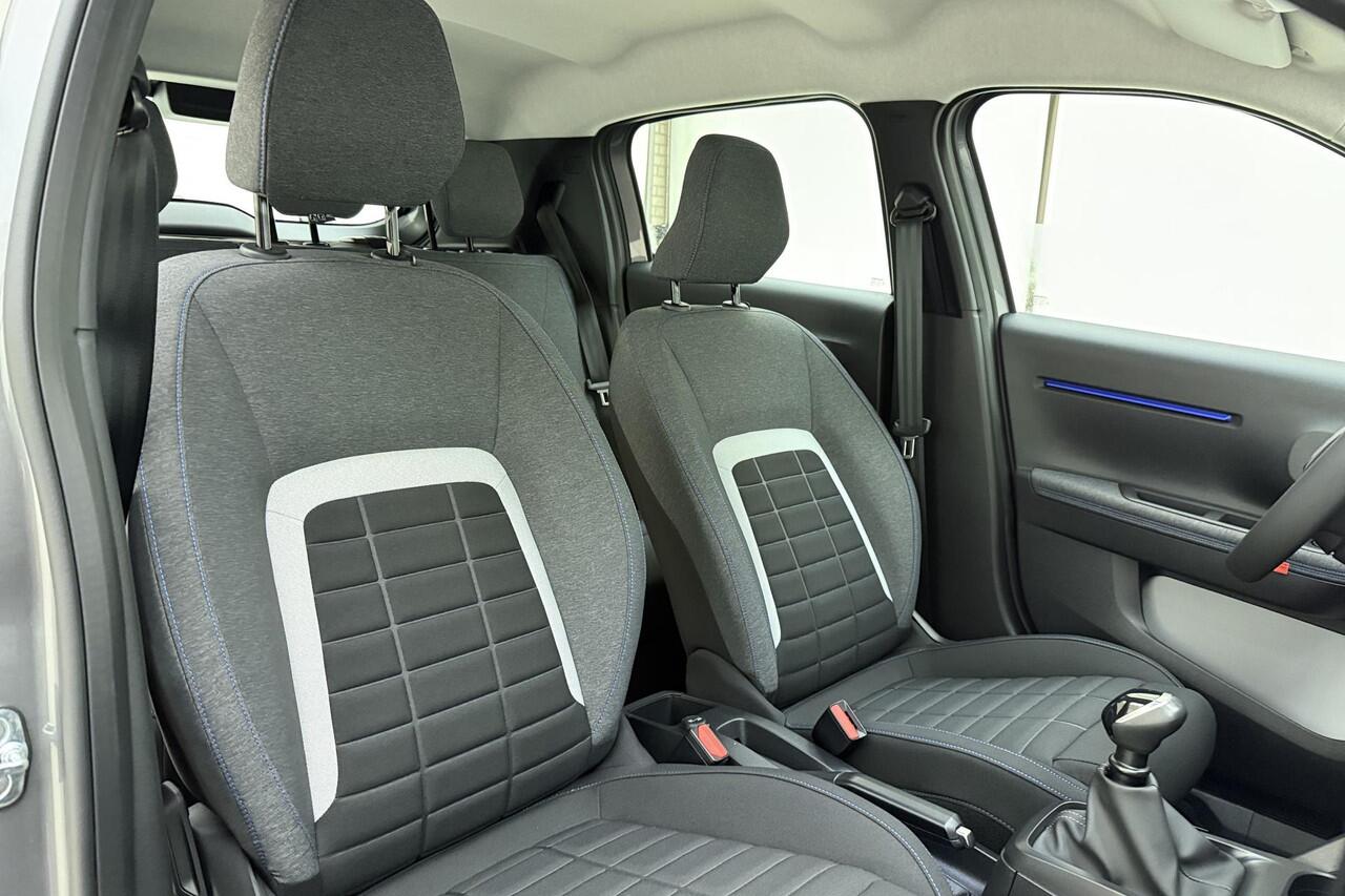 Citroen C3 1.2 Turbo 100pk Plus | Navigatie via carplay | Airco | Dakrails | DAB Radio | Cruise control | Parkeersensoren achter | LED Verlichting