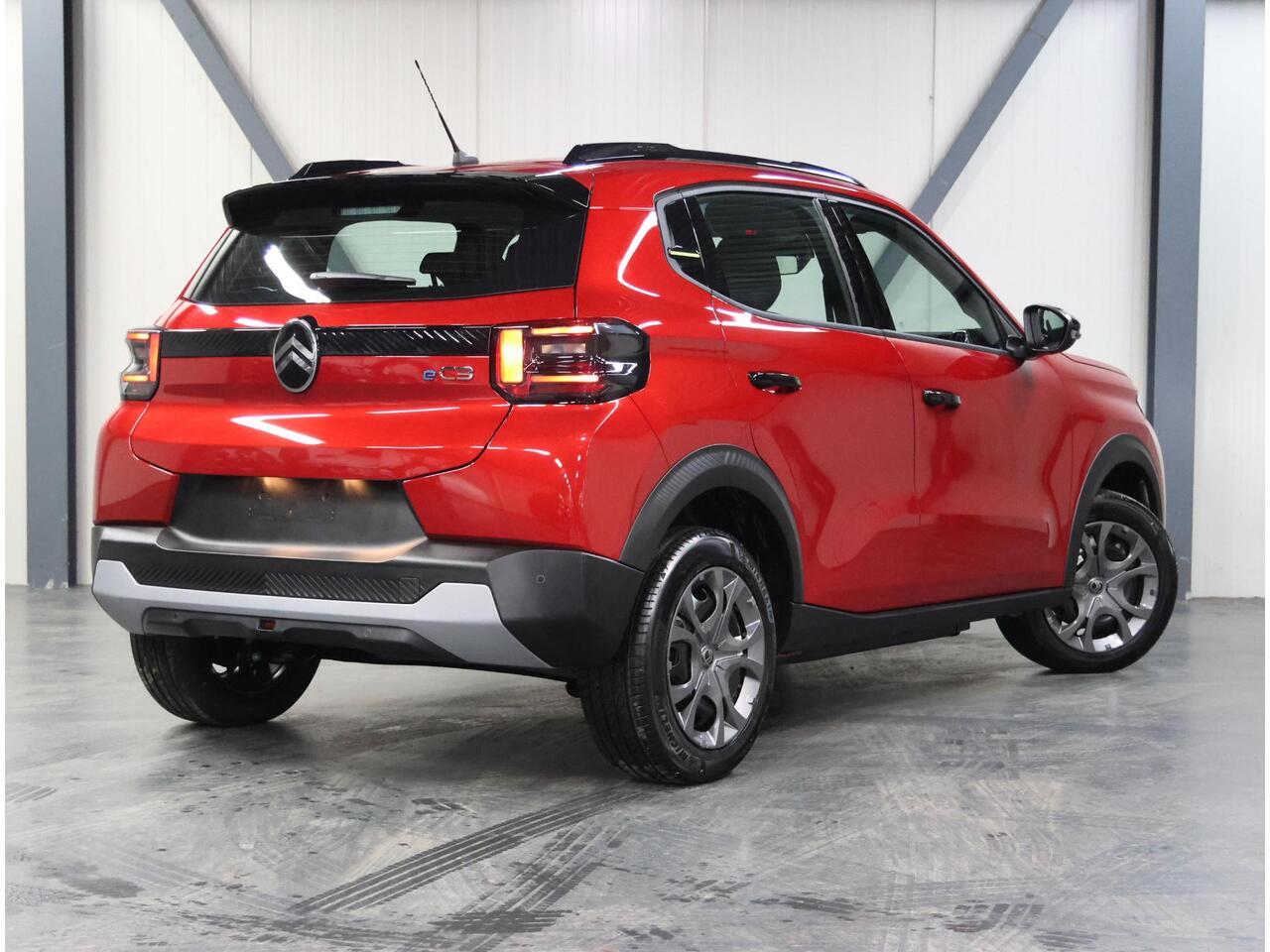 Citroen C3 Ë-C3 Business 113pk Comfort Range 44 kWh | AppleCarPlay/AndroidAuto | Navigatie | CruiseControl | Airco | Armsteun | Parkeersensoren | DAB | LED |