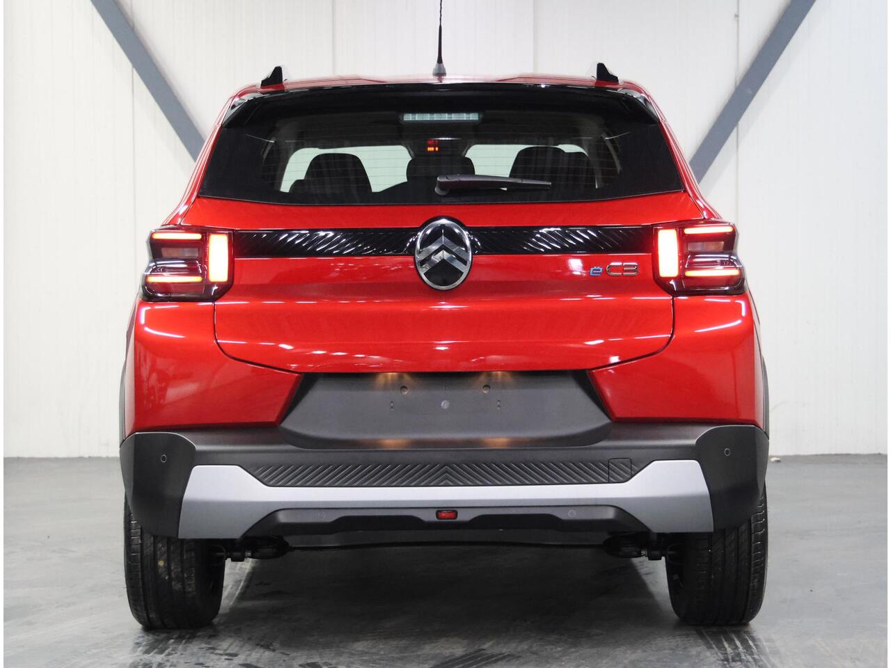 Citroen C3 Ë-C3 Business 113pk Comfort Range 44 kWh | AppleCarPlay/AndroidAuto | Navigatie | CruiseControl | Airco | Armsteun | Parkeersensoren | DAB | LED |