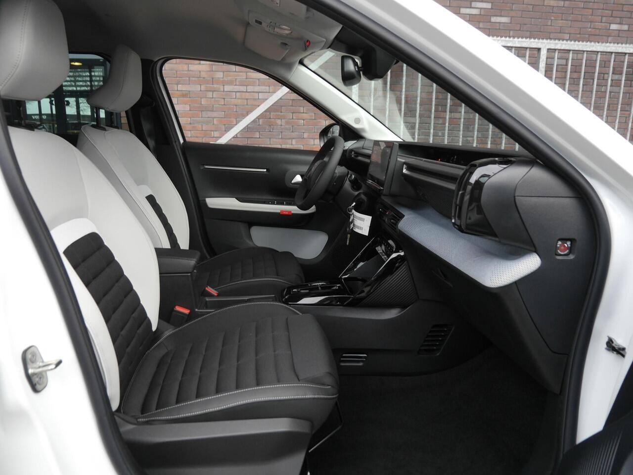 Citroen C3 Aircross 1.2 Hybrid 145pk Max | Nieuwe auto | Automaat | Lichtmetalen velgen | Achteruitrijcamera | Climate control | Dodehoekdetectie | Cruise control