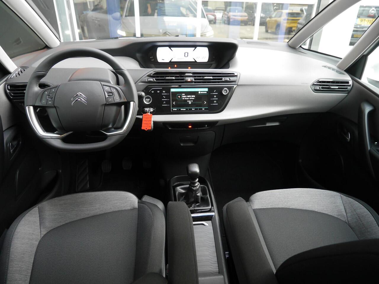 Citroen C4 SpaceTourer 1.2 PureTech Selection | Navigatie | Camera | Trekhaak | Lichtmetalen velgen | Weinig KM! | Climate control