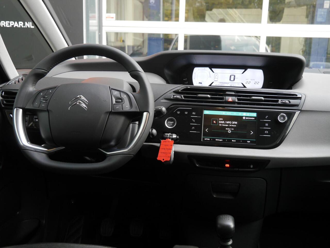 Citroen C4 SpaceTourer 1.2 PureTech Selection | Navigatie | Camera | Trekhaak | Lichtmetalen velgen | Weinig KM! | Climate control