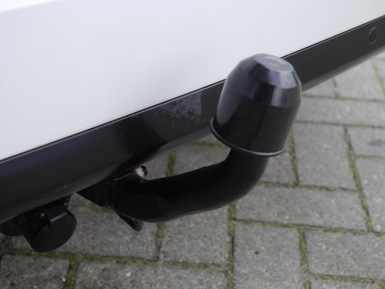 Citroen C4 SpaceTourer 1.2 PureTech Selection | Navigatie | Camera | Trekhaak | Lichtmetalen velgen | Weinig KM! | Climate control