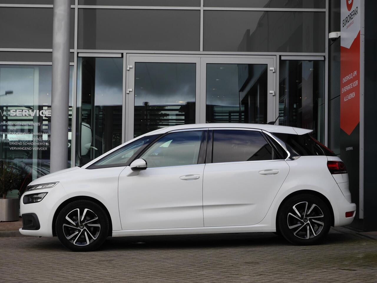 Citroen C4 SpaceTourer 1.2 PureTech Selection | Navigatie | Camera | Trekhaak | Lichtmetalen velgen | Weinig KM! | Climate control