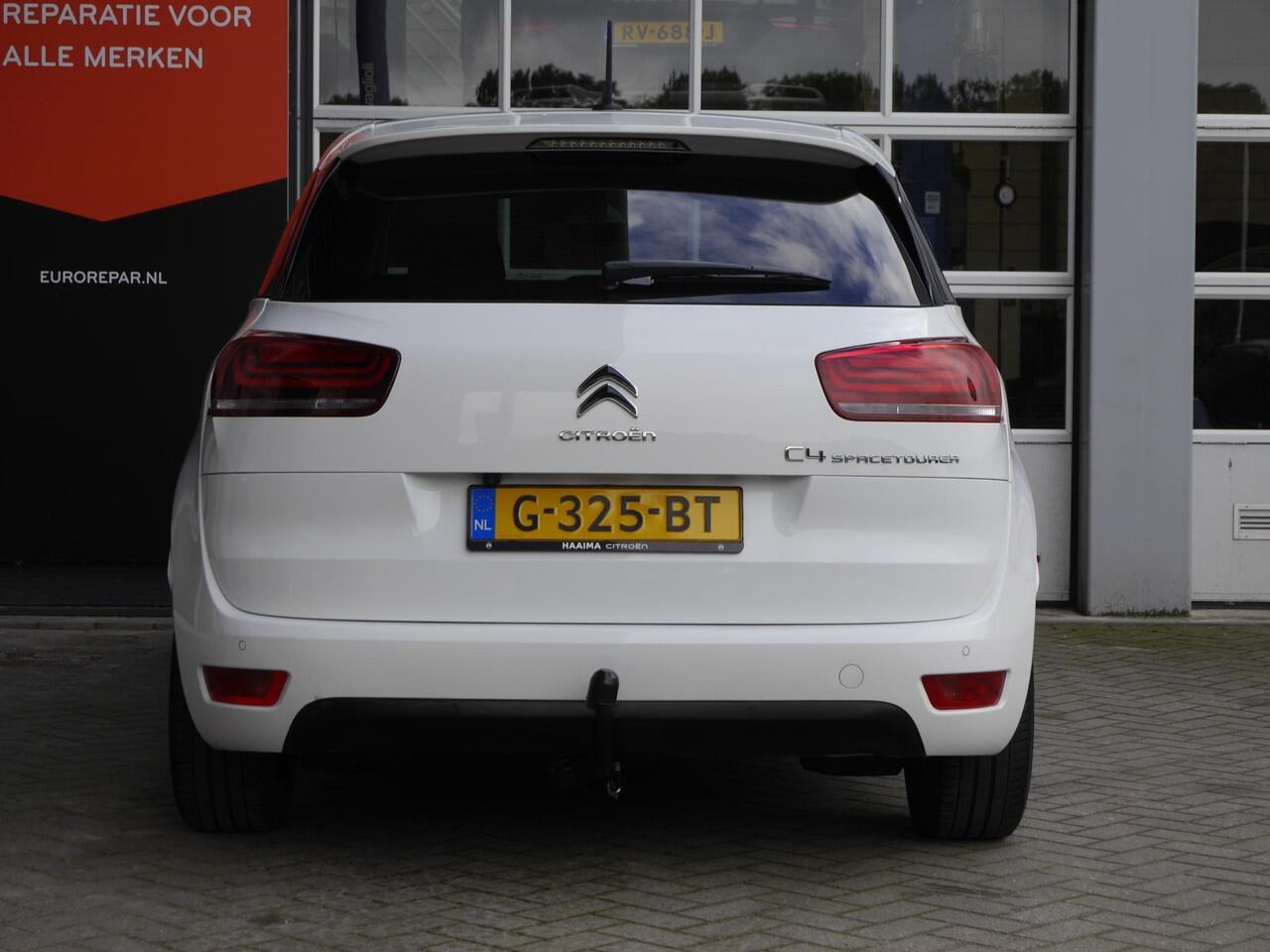 Citroen C4 SpaceTourer 1.2 PureTech Selection | Navigatie | Camera | Trekhaak | Lichtmetalen velgen | Weinig KM! | Climate control