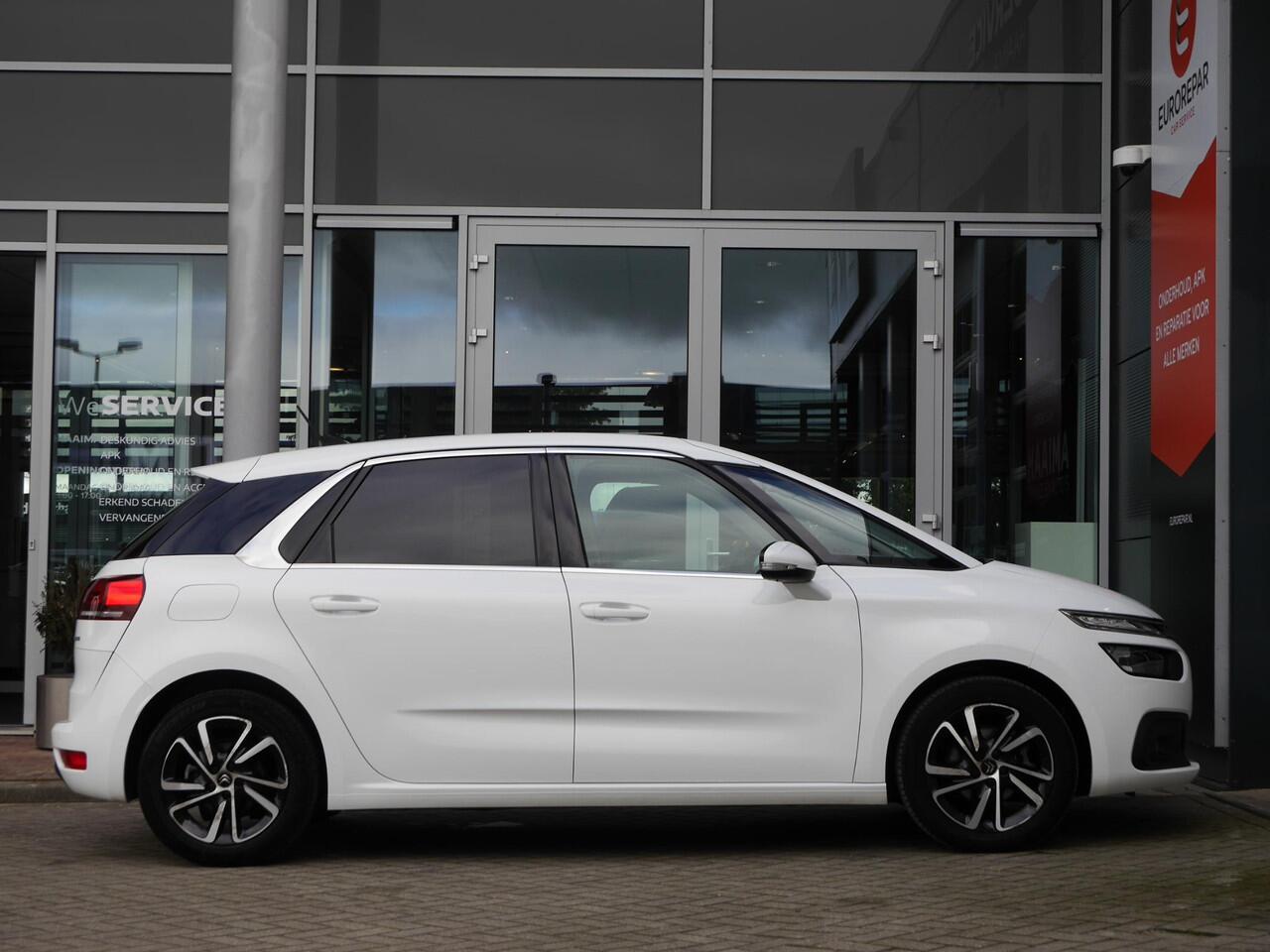 Citroen C4 SpaceTourer 1.2 PureTech Selection | Navigatie | Camera | Trekhaak | Lichtmetalen velgen | Weinig KM! | Climate control