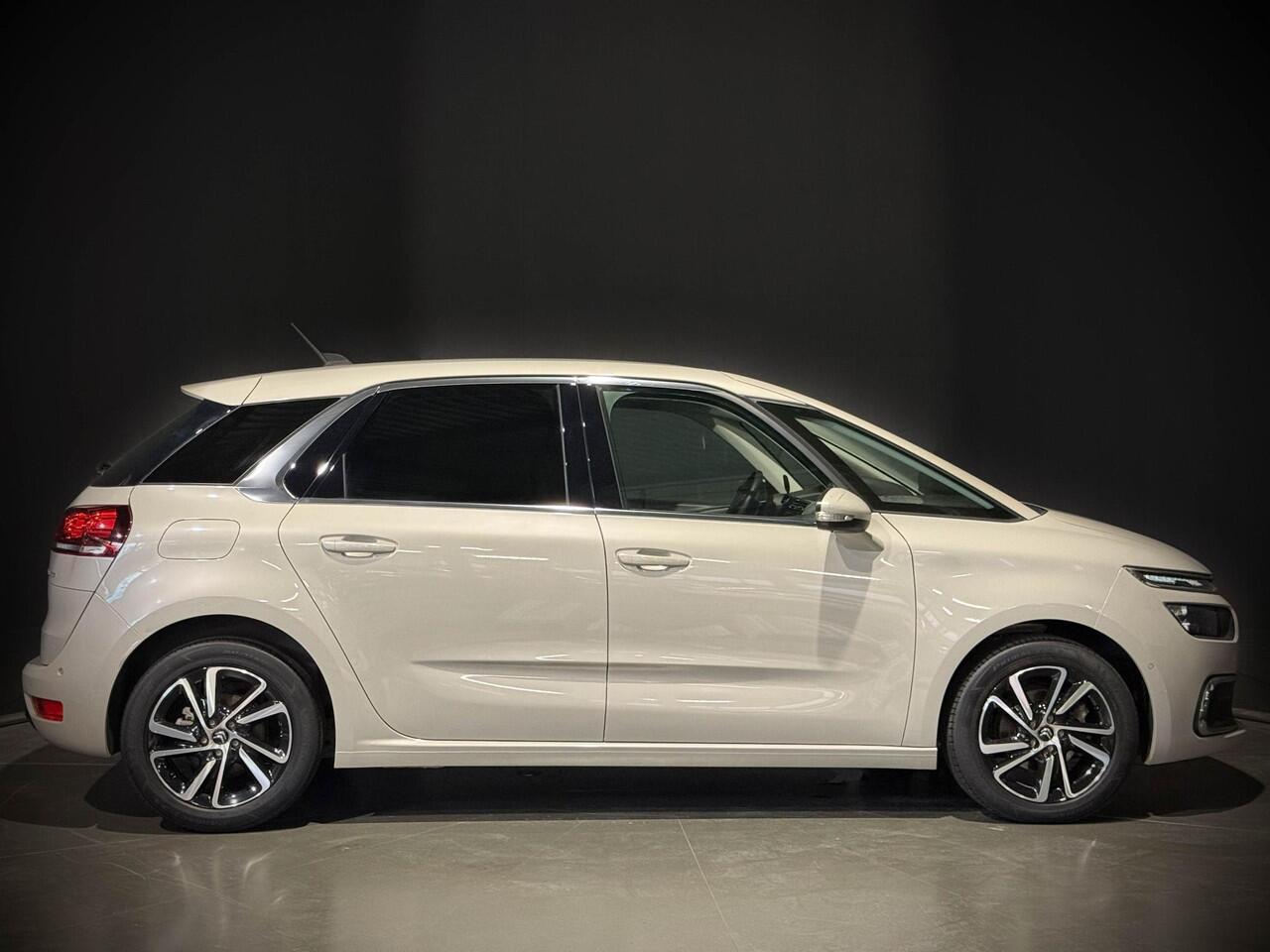 Citroen C4 SpaceTourer 1.2 PureTech | Automaat | Camera | Carplay | Dodehoek