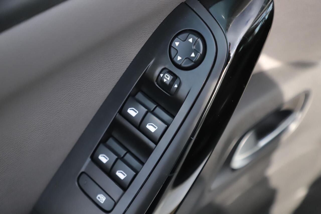 Citroen C4 SpaceTourer 1.2 PureTech Business 131PK Trekhaak Keyless 17 inch LMV Navigatie Achteruitrijcamera Stoelverwarming Adaptive Cruise Carplay Android