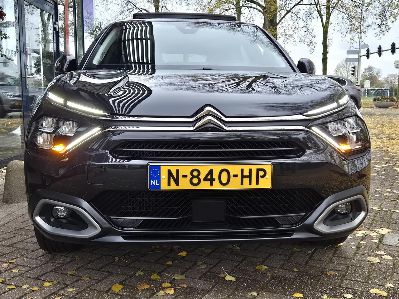 Citroen C4 1.2 Puretech 130PK Shine AUTOMAAT | Navigatie | Schuif / kanteldak | Panoramdak | Parkeersensoren + Camera | Cruise Control | LM velgen