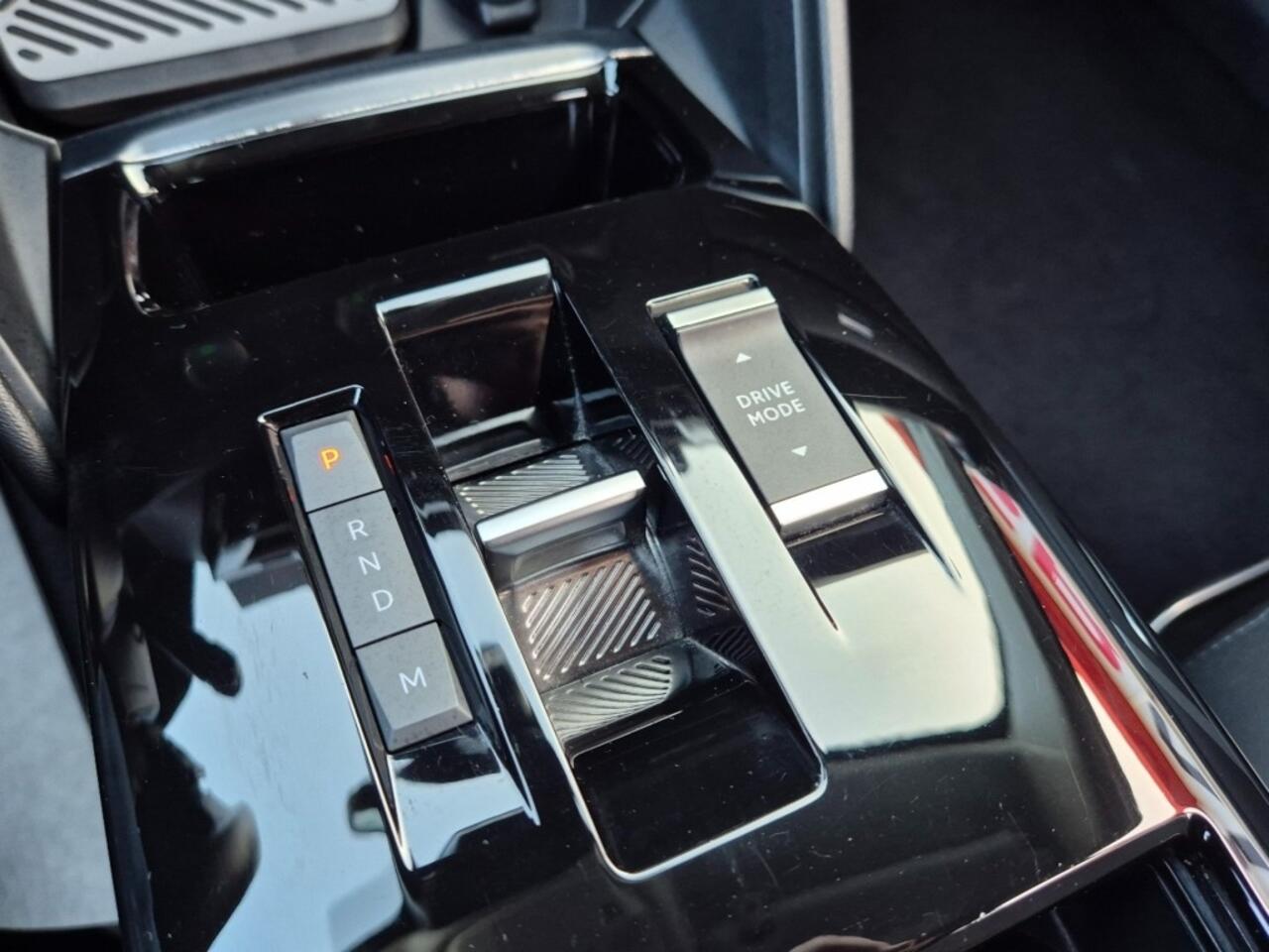 Citroen C4 1.2 PURETECH 130PK AUT. FEEL NAVI CAMERA CARPLAY AIRCO LMV PDC