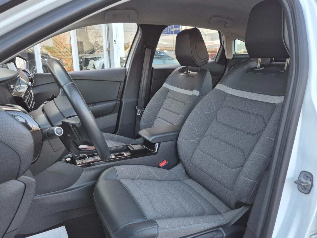 Citroen C4 1.2 PURETECH 130PK AUT. FEEL NAVI CAMERA CARPLAY AIRCO LMV PDC