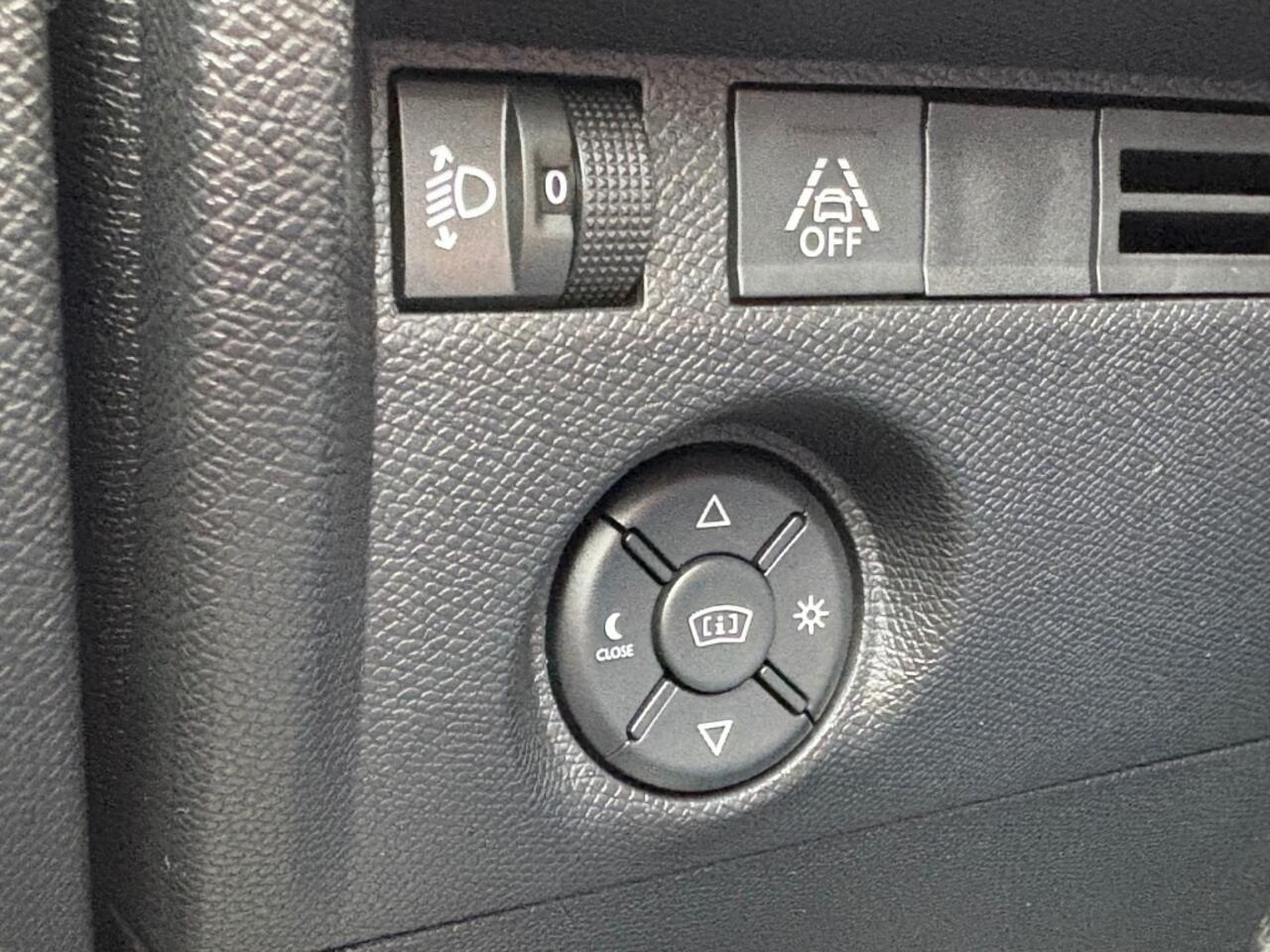 Citroen C4 1.2 PURETECH 130PK AUT. SHINE NAVI CAMERA TREKHAAK CARPLAY AIRCO LMV PDC