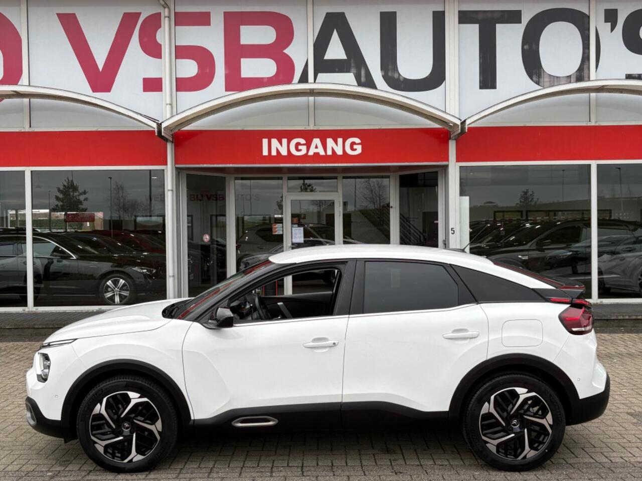 Citroen C4 1.2 PURETECH 130PK AUT. SHINE NAVI CAMERA TREKHAAK CARPLAY AIRCO LMV PDC