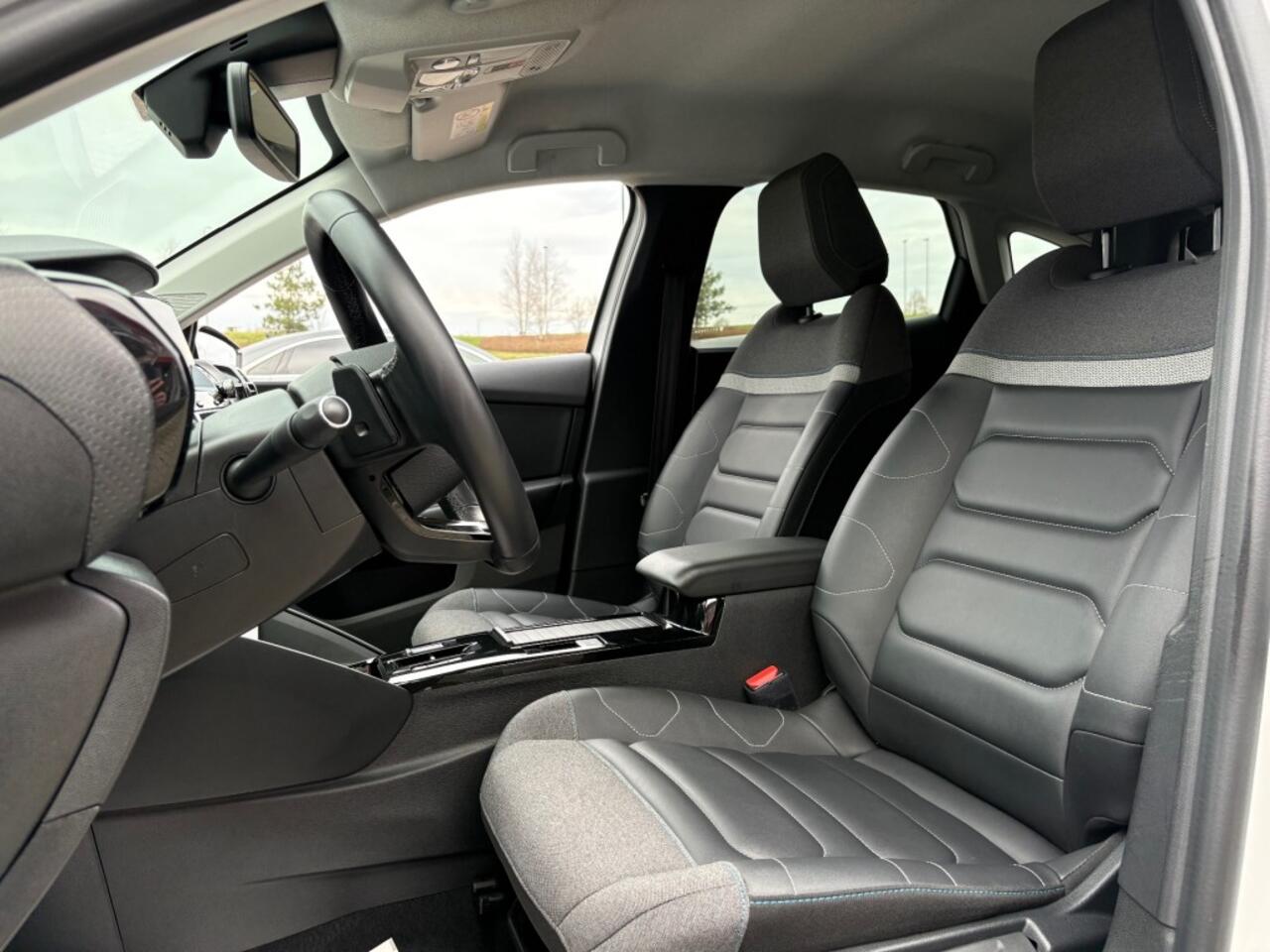 Citroen C4 1.2 PURETECH 130PK AUT. SHINE NAVI CAMERA TREKHAAK CARPLAY AIRCO LMV PDC