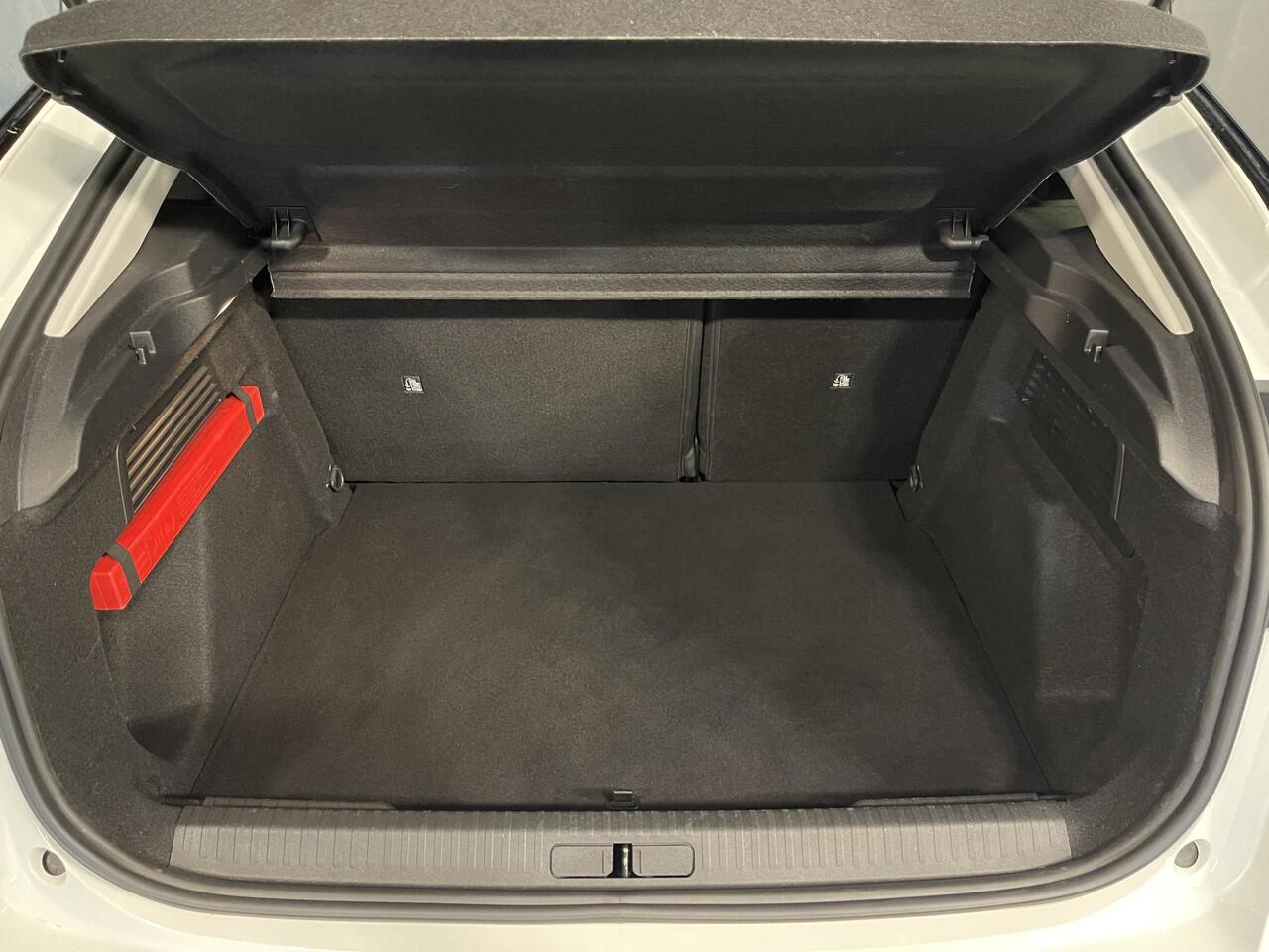 Citroen C4 1.2 Puretech Feel EAT8 18"/Camera/Stoelverwarming/Navigatie/Apple Carplay & Android Auto/PDC