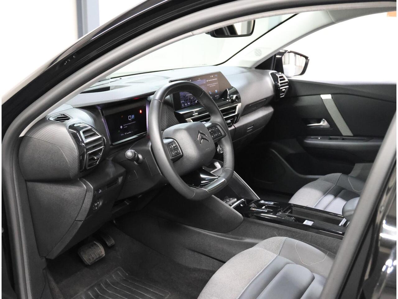 Citroen C4 X 1.2 130PK Max | 1ste Eigenaar | Head-Up Display | AUTOMAAT | Adaptive Cruise Control | Armsteun | Camera | Navigatie | Keyless | AppleCarPlay/AndroidAuto | Lederen/Stoffenbekleding | Isofix | Privacy Glass |