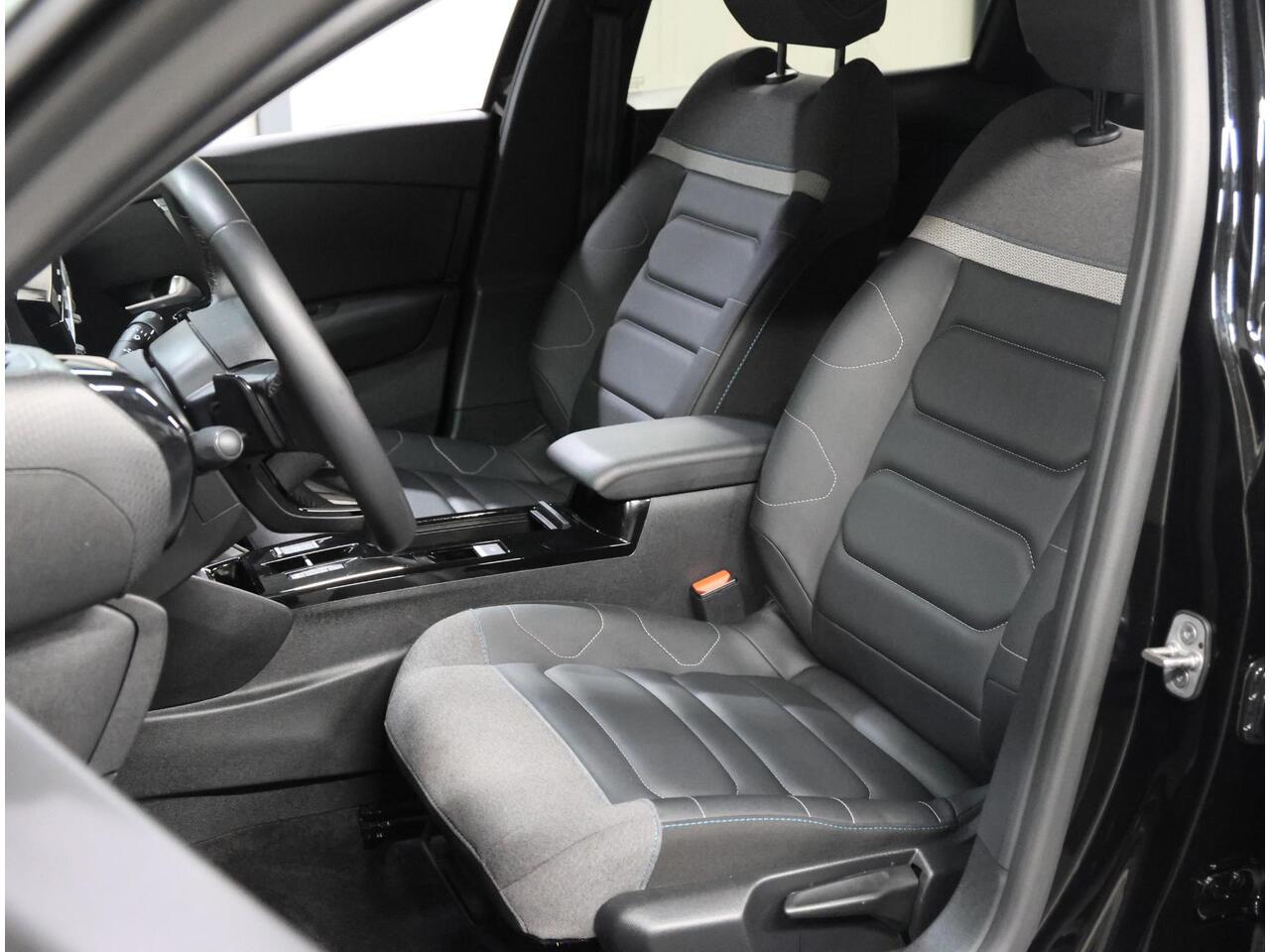 Citroen C4 X 1.2 130PK Max | 1ste Eigenaar | Head-Up Display | AUTOMAAT | Adaptive Cruise Control | Armsteun | Camera | Navigatie | Keyless | AppleCarPlay/AndroidAuto | Lederen/Stoffenbekleding | Isofix | Privacy Glass |