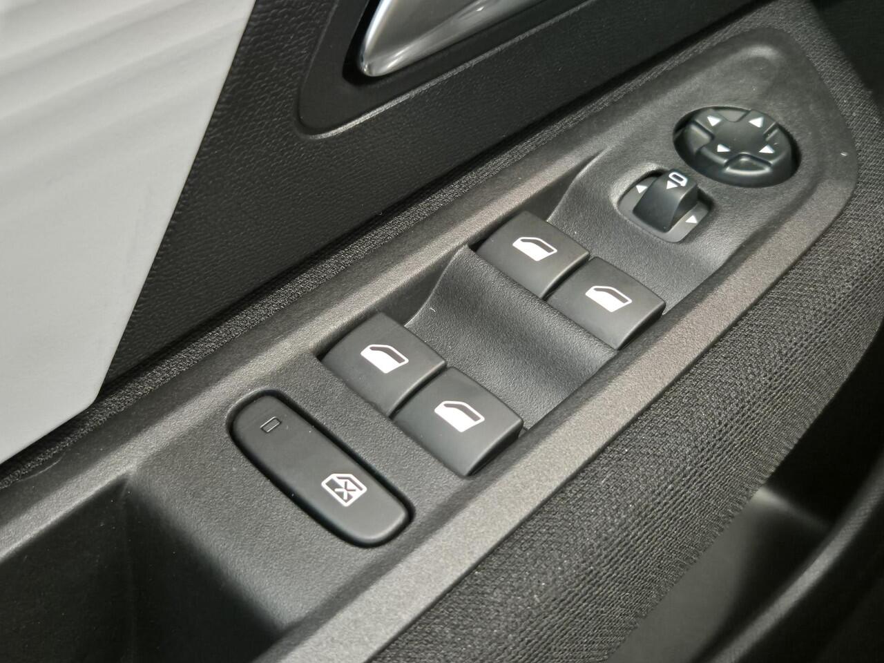 Citroen C4 1.2 Hybrid 145pk Business Automaat | Navigatie | Achteruitrijcamera | Stoelverwarming | Keyless Entry | Apple Carplay/Android Auto (Draadloos) |