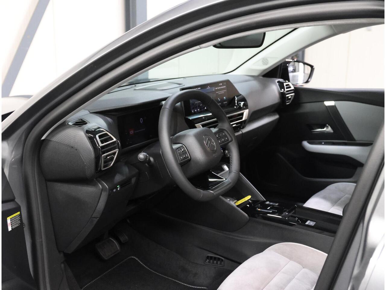 Citroen C4 1.2 Hybrid 145pk Max | Schuif- Kanteldak | 360 Camera | AppleCarPlay/AndroidAuto | ClimateControl | Navigatie | Dodehoekdetectie | Alcantara |