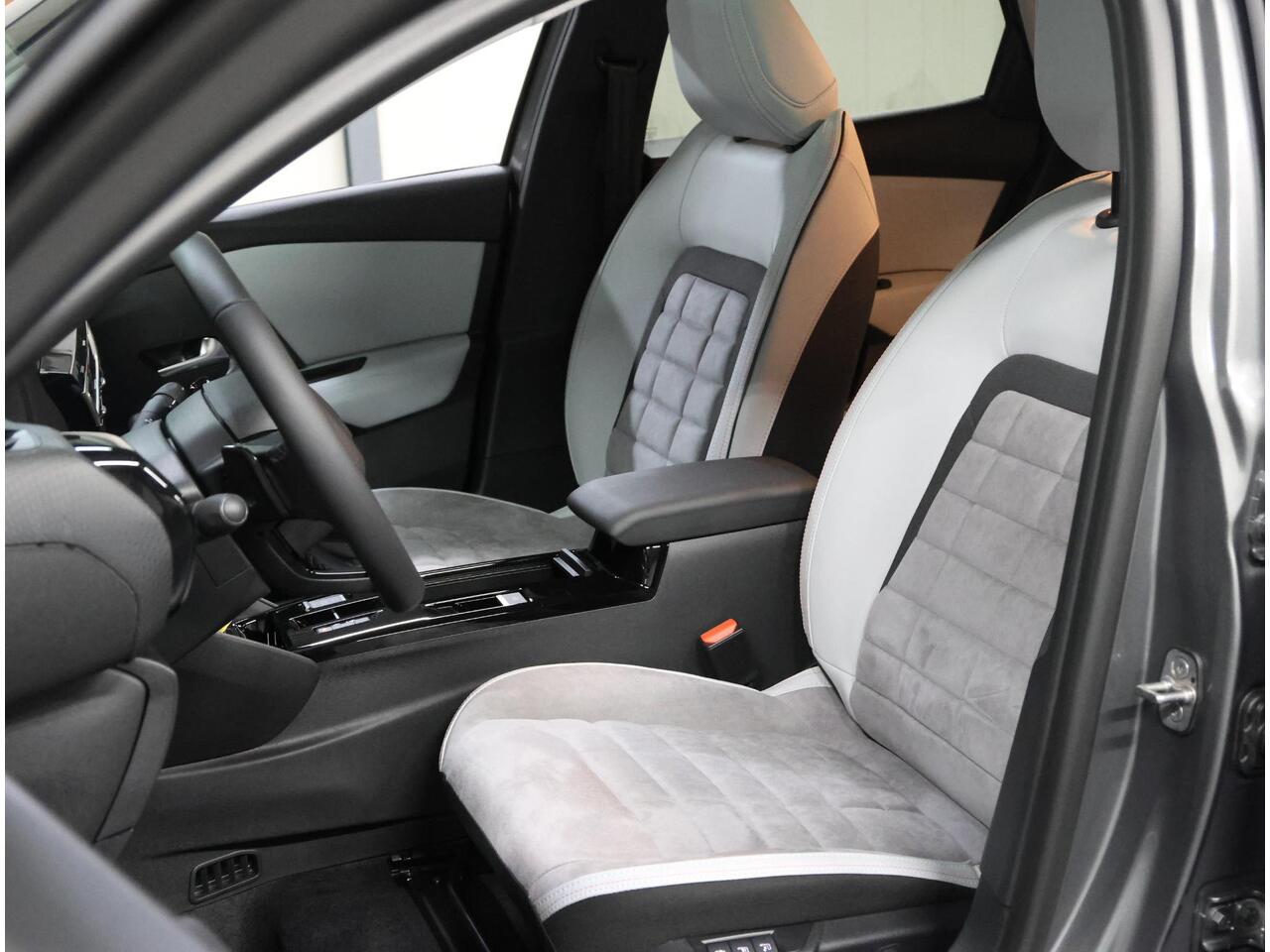 Citroen C4 1.2 Hybrid 145pk Max | Schuif- Kanteldak | 360 Camera | AppleCarPlay/AndroidAuto | ClimateControl | Navigatie | Dodehoekdetectie | Alcantara |